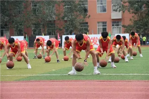 业余篮球队比赛前训练计划怎么写_0